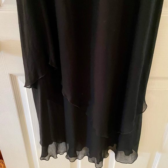 Woman’s Black 100% Silk Flowy Lined Dress Size L - Picture 3 of 9
